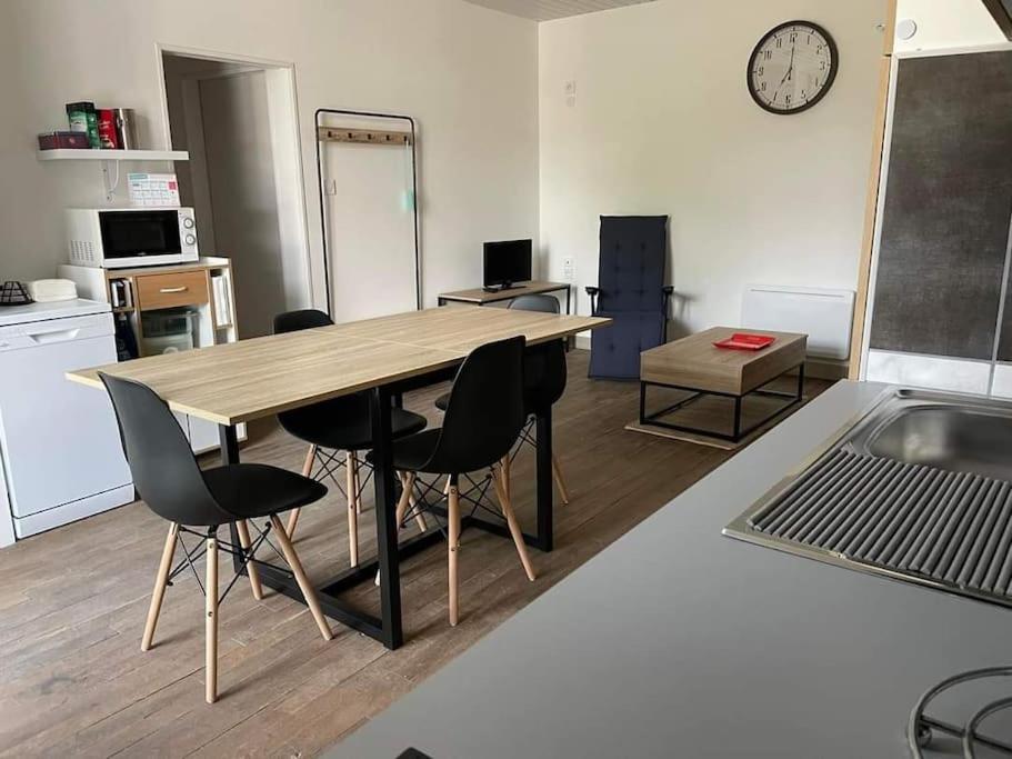 Chez Samb Villa Lussac-les-Châteaux Eksteriør billede